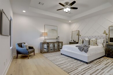 1079 W 41st St, Houston, TX 77018 - photo 4