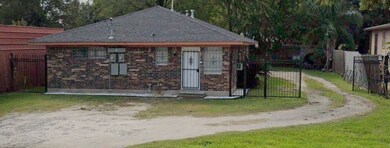 825 Prosper St unit B, Houston, TX 77088 - photo 2