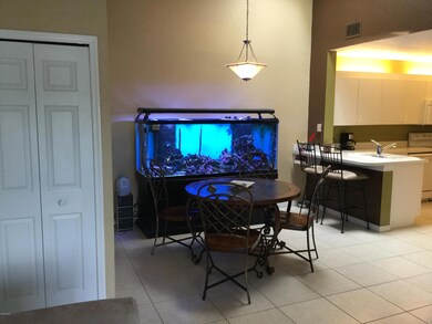 Dining/Breakfast Bar