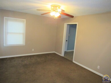 2121 SW 21st St, Topeka, KS 66604 - photo 4