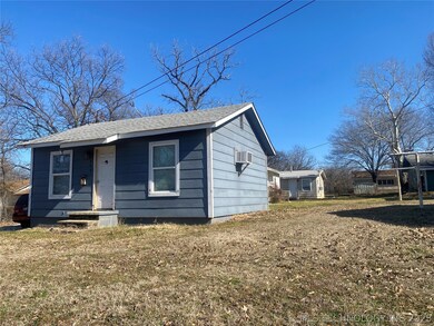 598 2nd St - Front