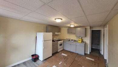 942 Lakeview Ave unit 5, Lowell, MA 01850 - photo 4