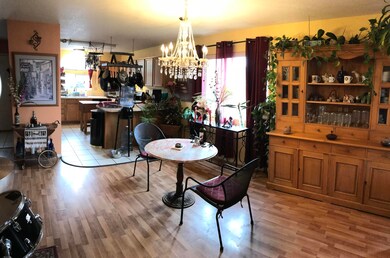 Dining to Kitchen