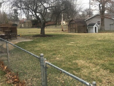 3141 Fairlawn Dr, Columbus, IN 47203 - photo 2