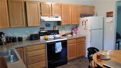 eat in kitchen. 0ak cabinets.