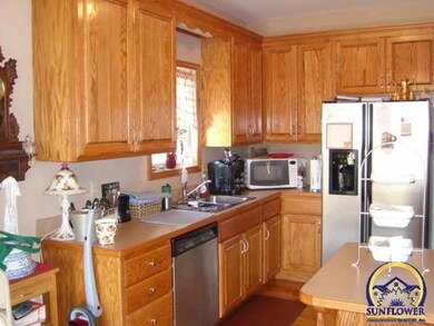 3334 SW 45th Ct, Topeka, KS 66610 - photo 5