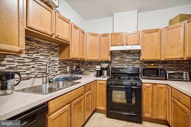 12824 Clarksburg Square Rd unit 101, Clarksburg, MD 20871 - photo 6
