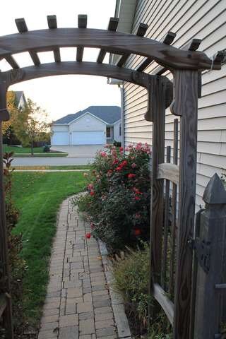 524 Danbury Dr unit 4, Oswego, IL 60543 - photo 2