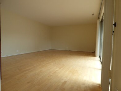 1815 Tanglewood Dr unit 2C, Glenview, IL 60025 - photo 2