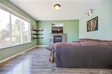 111 Phoenix Ave SW, Orting, WA 98360 - photo 7