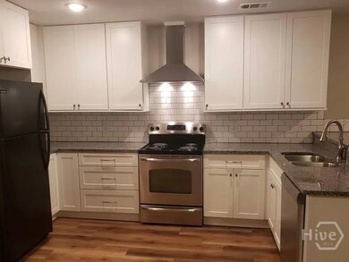 215 E Gwinnett St unit A, Savannah, GA 31401 - photo 6