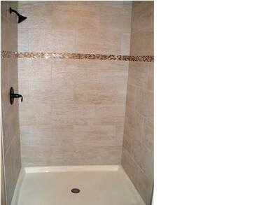 MASTER NO-STEP SHOWER.