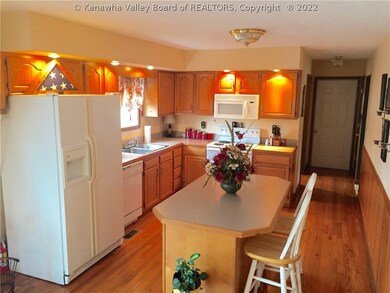 106 Woodstone Dr, Scott Depot, WV 25560 - photo 7