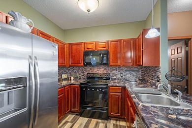 673 Kingfisher Ln unit D, Woodbury, MN 55125 - photo 2