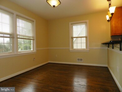 5340 Chesapeake Rd, Hyattsville, MD 20781 - photo 4