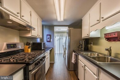 12709 Kingsbury Ct, Woodbridge, VA 22192 - photo 7