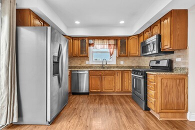 602 Oswego Dr, Carol Stream, IL 60188 - photo 4