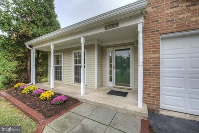 13601 Springhaven Dr unit ., Chantilly, VA 20151 - photo 3