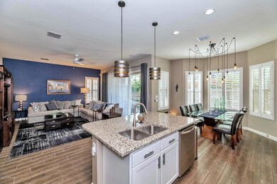 3030 N 33rd Pl-large-008-022-Kitchen-150