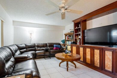 4 Living Room 1 LR1_0294-Edit