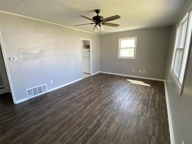 2123 Reynolds Ave SW, Cedar Rapids, IA 52404 - photo 3