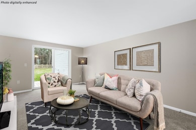 8 Highland Green Ln, MerriMacK, NH 03054 - photo 2