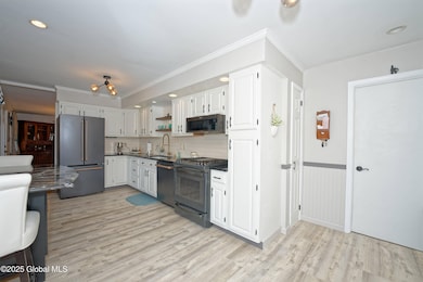1 Kitchen 1