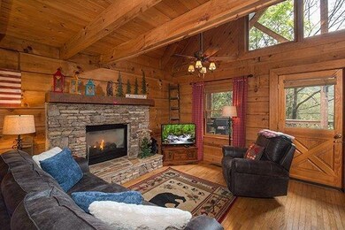 bear-cavern-living-room-fireplace-600x40