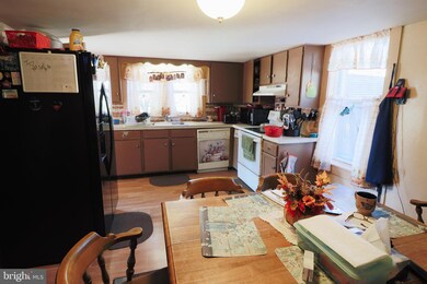 411 W 7th St, Lansdale, PA 19446 - photo 4