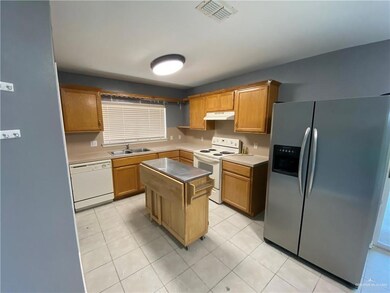 1221 Kokopelli Dr, Edinburg, TX 78541 - photo 4