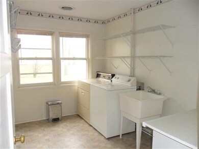 7404 Cedar St, Davenport, IA 52806 - photo 5