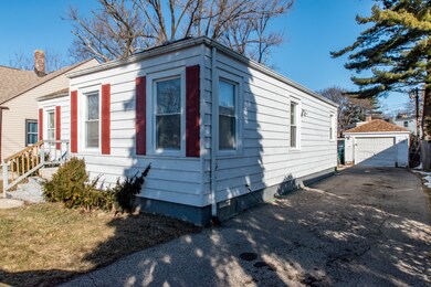 918 W Ridgeland Ave, Waukegan, IL 60085 - photo 2