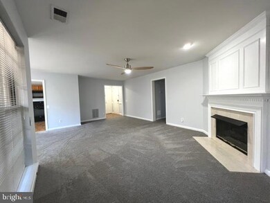 9234 Cardinal Forest Ln unit 201, Lorton, VA 22079 - photo 3
