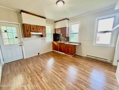 624 S Main St unit Fl 2, Old Forge, PA 18518 - photo 4