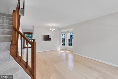 6357 Chimney Wood Ct, Alexandria, VA 22306 - photo 2