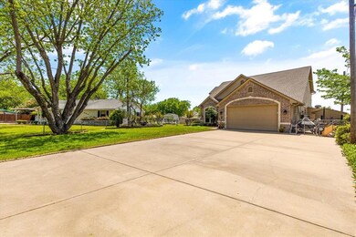 906 Thelma Dr, Granbury, TX 76049 - photo 2