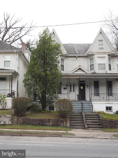 802 E Broad St, Tamaqua, PA 18252 - photo 2
