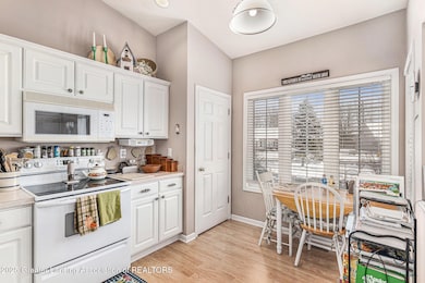 2545 Limerick Cir unit 8, Holt, MI 48842 - photo 6