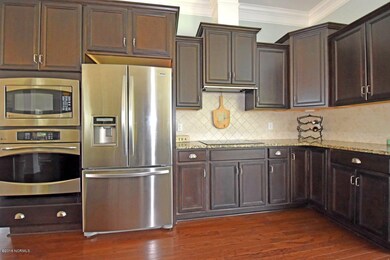 13 MLS 2445 Belshaw Kitchen