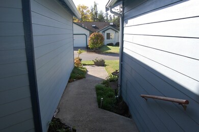 1404 Creekwood Ct SE, Olympia, WA 98501 - photo 4