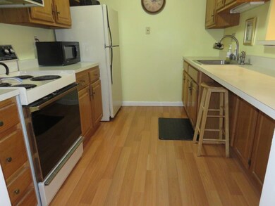 11 Bartemus Trail unit U207, Nashua, NH 03063 - photo 4