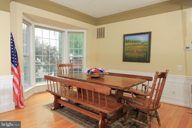 5446 Summer Leaf Ln, Alexandria, VA 22312 - photo 4