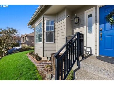 12575 SE Bluff Dr, Clackamas, OR 97015 - photo 2