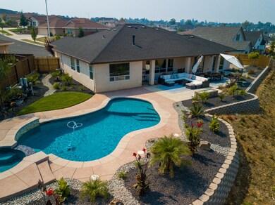 GORGEOUS BACKYARD-POOL-VIEWS!