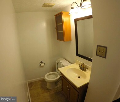 8112 Parkdale Ct, Springfield, VA 22153 - photo 4