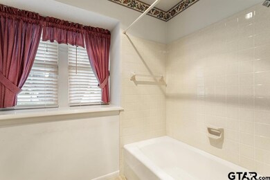 5009 Cloverdale Dr, Tyler, TX 75703 - photo 6