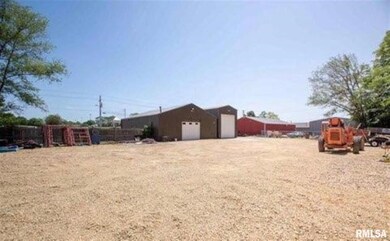 3824 N Fairmount St, Davenport, IA 52806 - photo 2