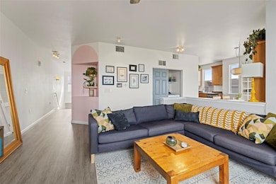 Living room  photo #3