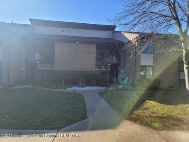 14 Pine Cluster Cir, Manalapan, NJ 07726 - photo 2