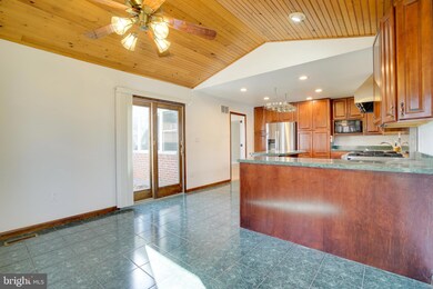 1320 Highland Dr, Baltimore, MD 21239 - photo 6